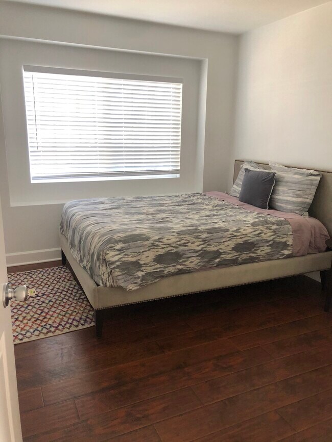 Building Photo - 14331 Cedarwood St