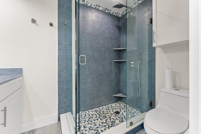 Building Photo - 1203 Hillsboro Mile