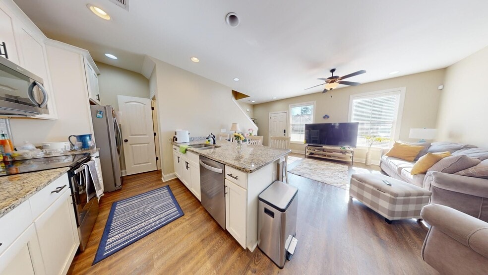 Building Photo - 3855 Academy Dr