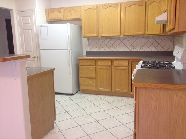 Building Photo - Nice Home for rent in great neighborhood