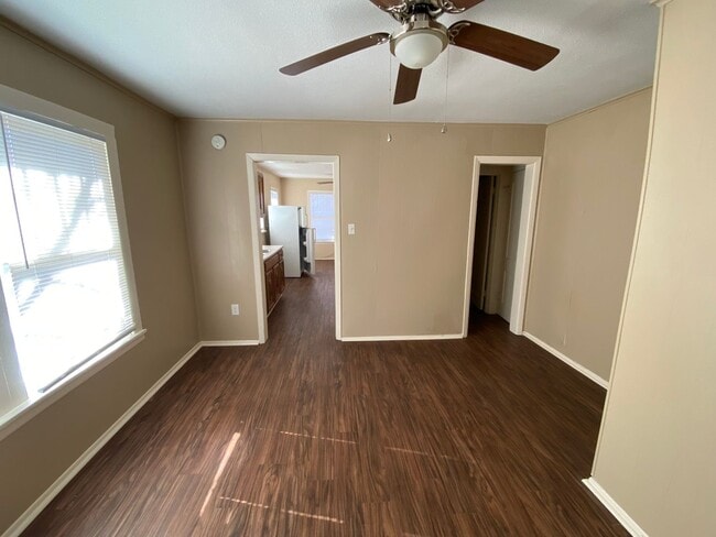 Building Photo - 466 Clinton-Unit 3