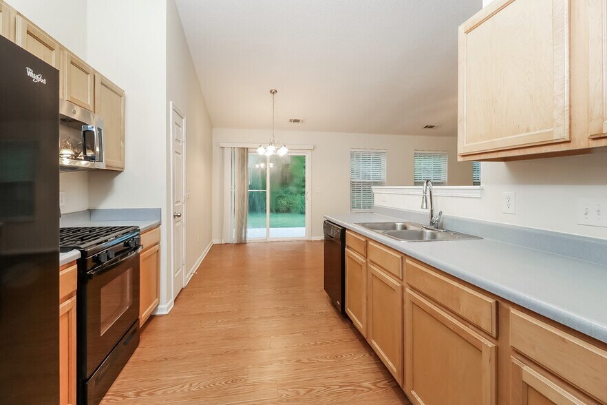 Building Photo - 4102 Hunters Trail Dr