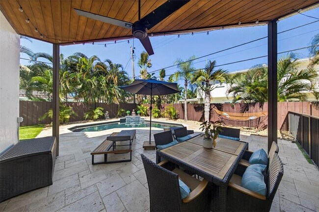 Building Photo - 2211 NE 43rd St