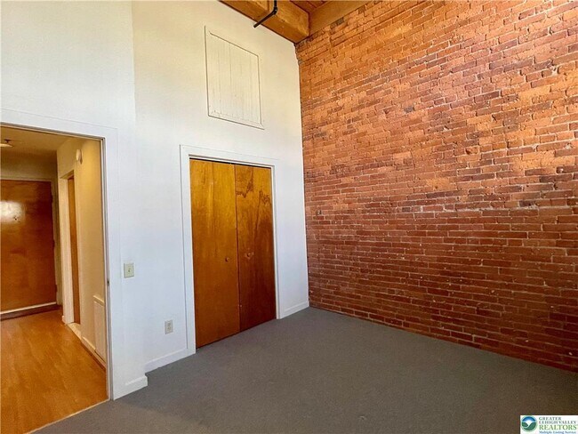 Building Photo - 101 Race St