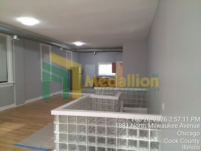 Building Photo - Spacious Studio with Hardwood Floors and Stainless Steel Appliances – Prime Milwaukee Ave Location