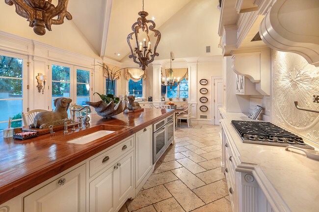 Building Photo - 525 S Westgate Ave