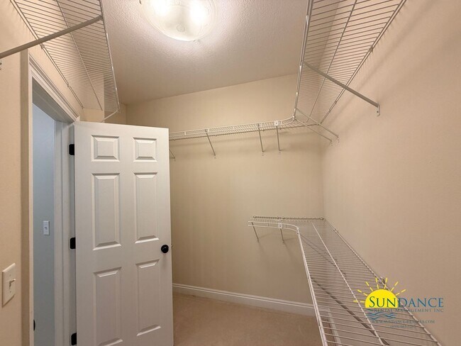 Building Photo - 213 Golf Course Dr