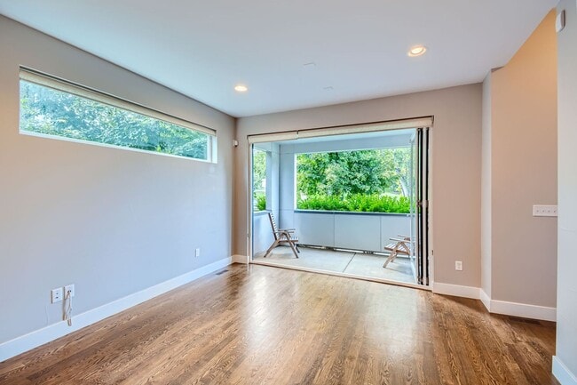 Building Photo - Urban Living - 4 Bedroom Jefferson Park Home Near Mile High Stadium