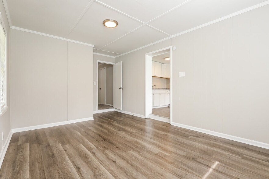 Building Photo - 3020 16th Ave SW