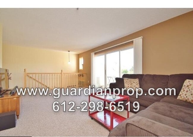 Building Photo - Rosemount Townhouse Available Now, Open Fl...