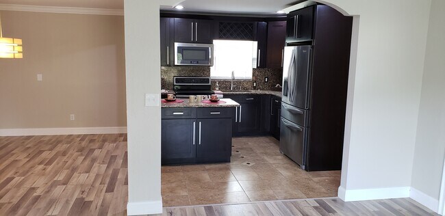 Building Photo - 1511 Grayson Dr