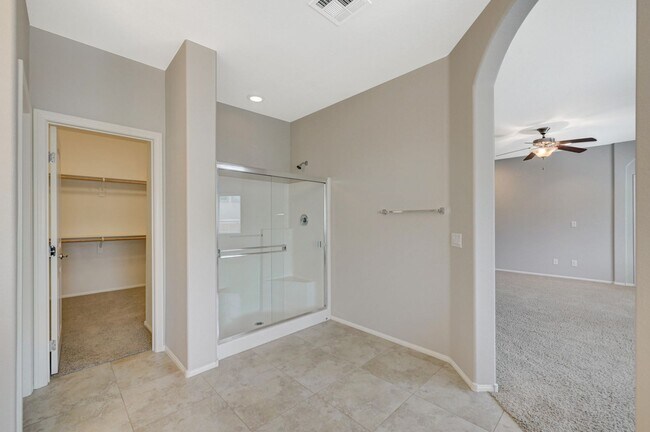 Building Photo - Beautiful DR Horton Home in Centennial Hil...