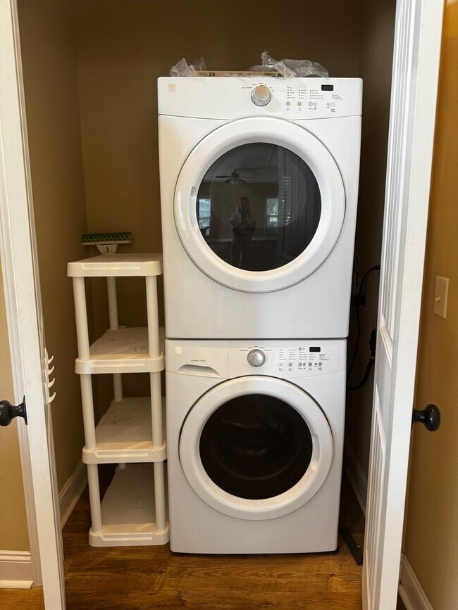 Building Photo - 10 E Grady St