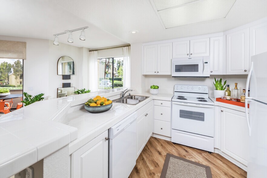 Cedar Creek Apartment Homes 5051 Alton Pky Irvine CA 92604