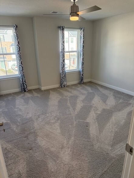 Building Photo - 310 Helenium Dr