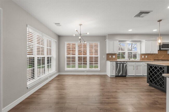 Building Photo - 2105 Murfield Dr