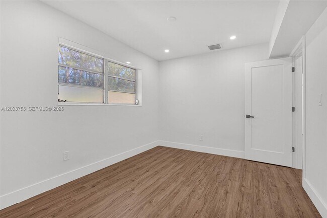 Building Photo - 8201 SW 42nd St