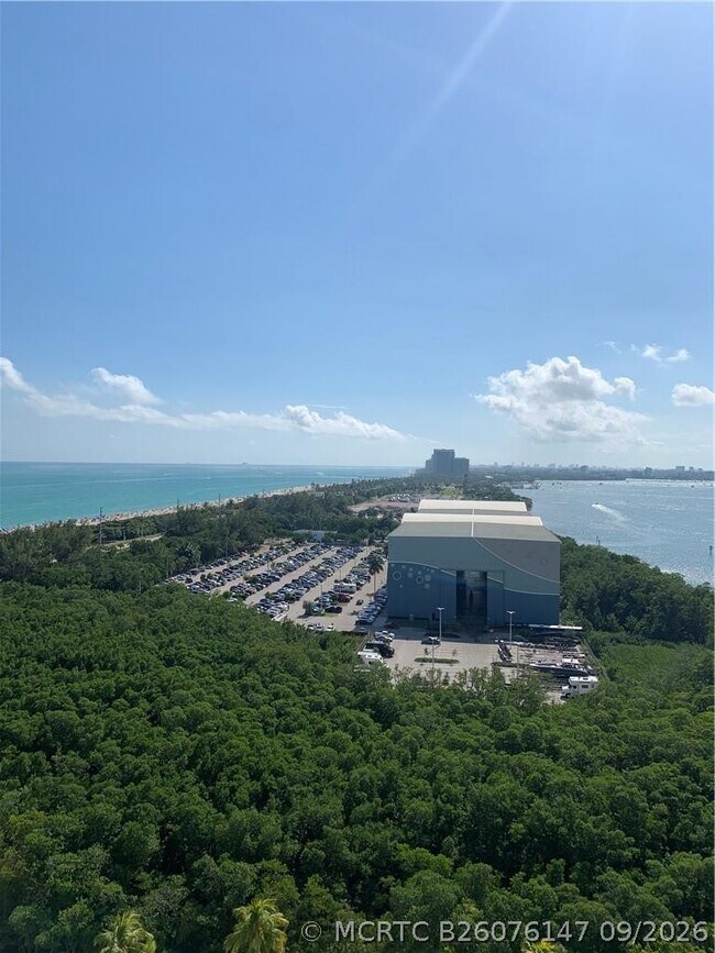 Building Photo - 100 Bayview Dr