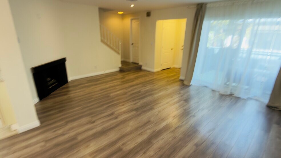 Building Photo - 18550 Hatteras St