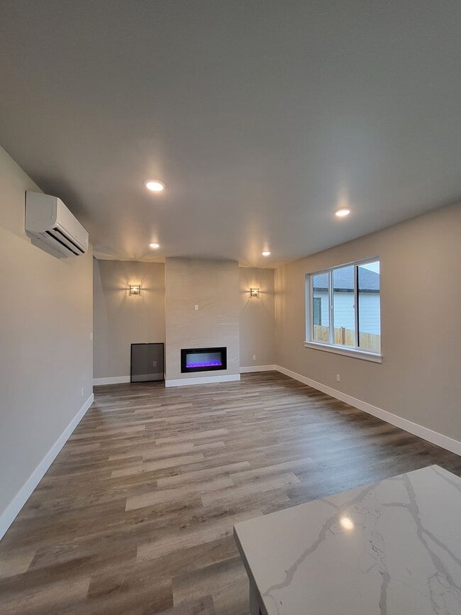 Building Photo - 3 Bedroom 2.5 Bath Home in Winlock