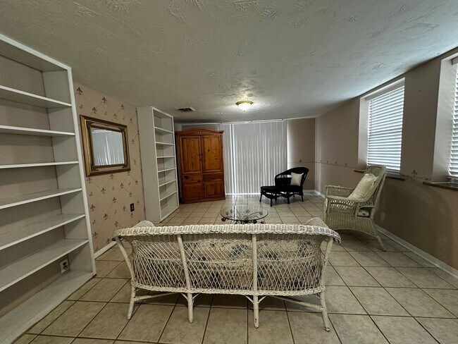 Building Photo - Partially furnished 3 bed/ 1.5 bath - Morristown, TN