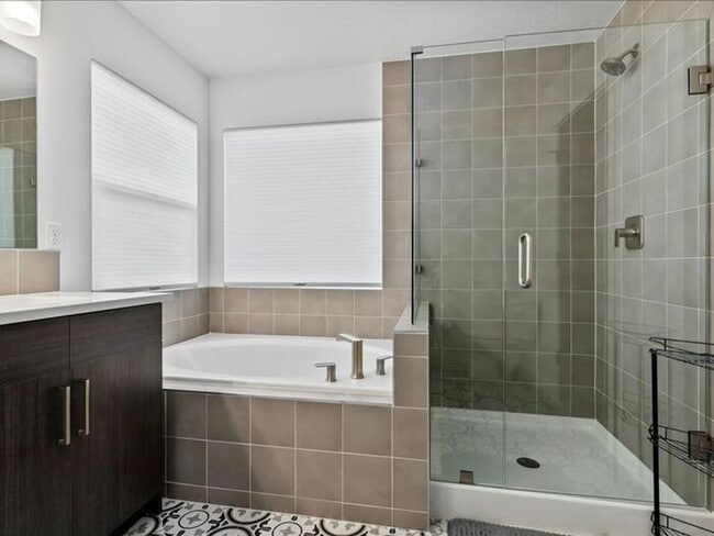 Building Photo - West Joran 3 bed 2 bath family home