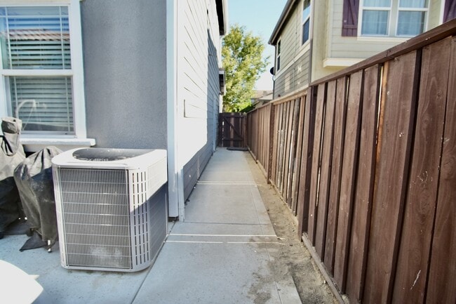 Building Photo - 2795 Ortiz Pl