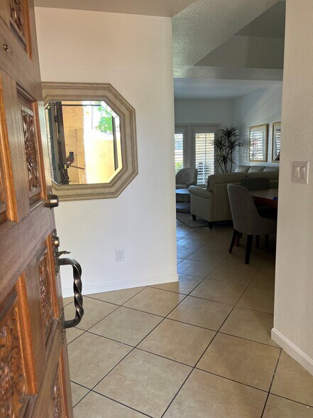 Building Photo - 6137 N 28th Pl