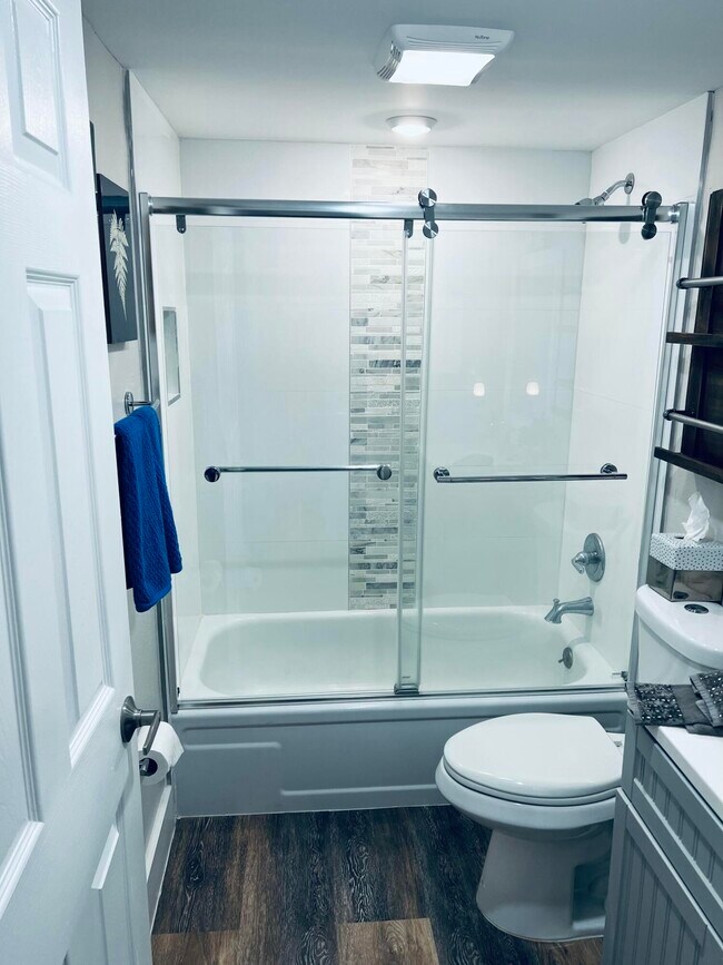 Building Photo - 390 Saxony Way