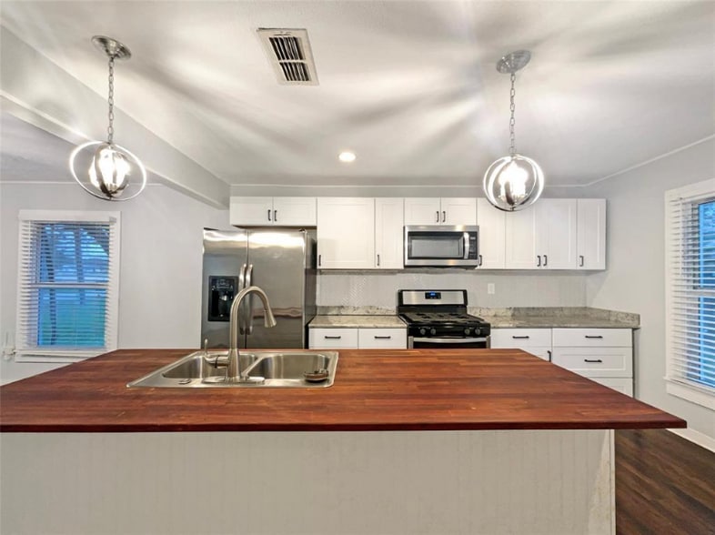 Building Photo - 212 4th St