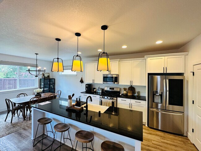 Building Photo - Charming Newer Ridgefield Home with Upgrades Throughout