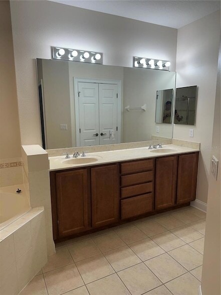 Building Photo - 7441 Regina Way