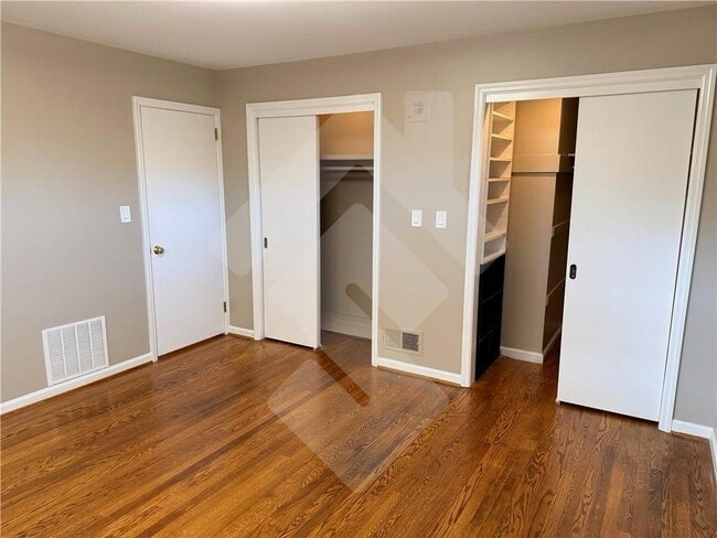 Building Photo - 140 Spring Dr