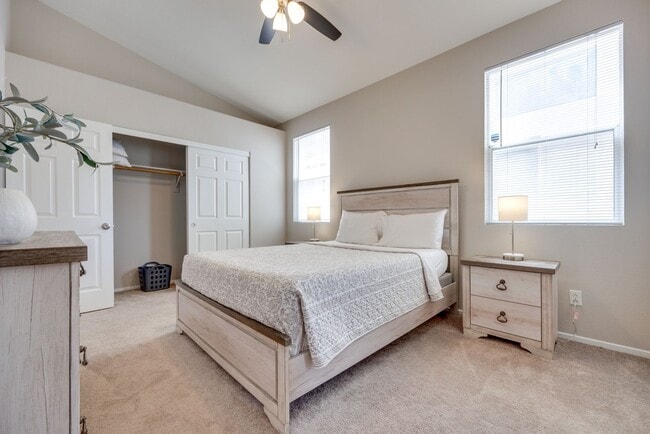 Building Photo - Charming Single-Story Home Near Silverado ...