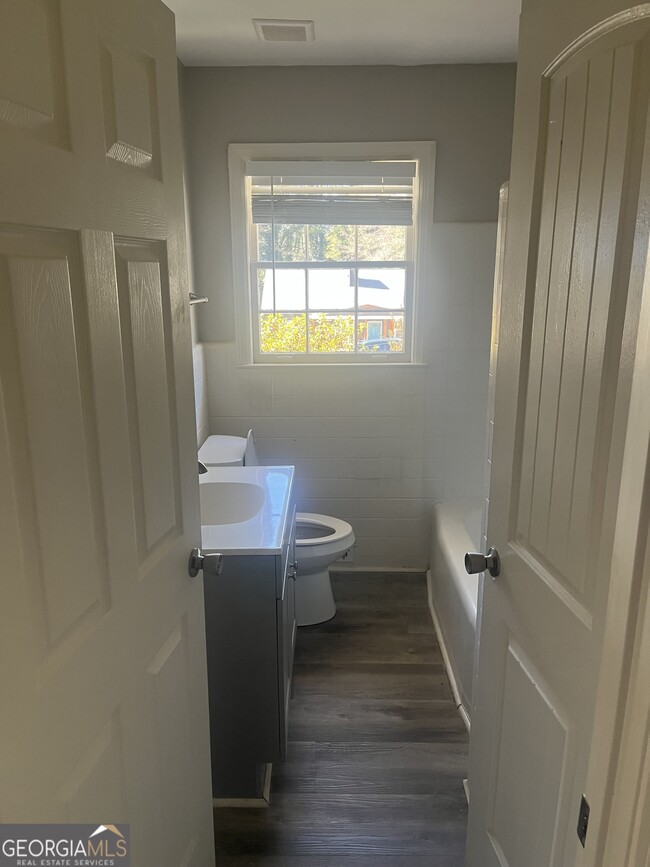 Building Photo - 1262 Lorenzo Dr SW