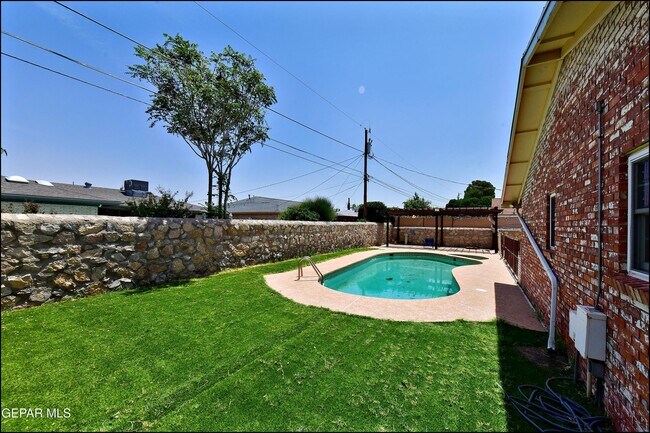 Building Photo - 9125 W H Burges Dr