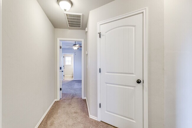 Building Photo - 1308 Heathrow Way