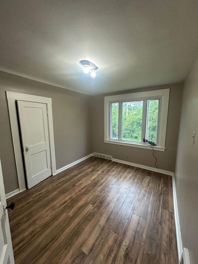 Building Photo - 3408 E 140th St