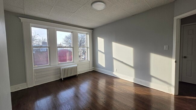 Building Photo - 722 West Side Ave