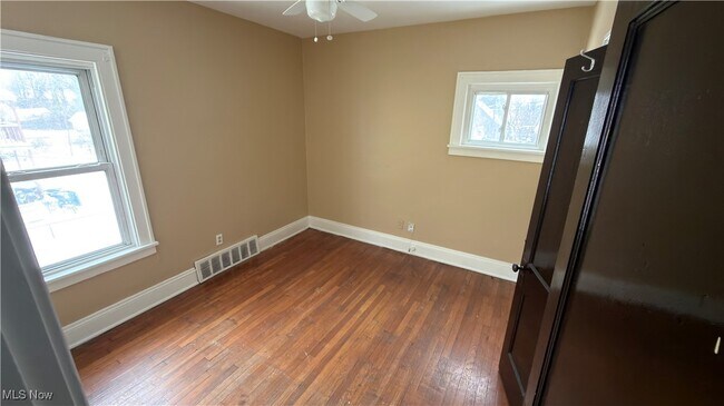 Building Photo - 4133 E 139th St