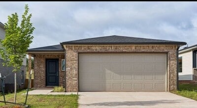 Building Photo - 1221 Colt Dr