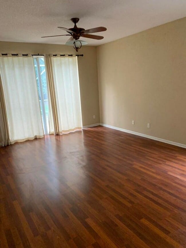 Building Photo - 9280 Silver Glen Way