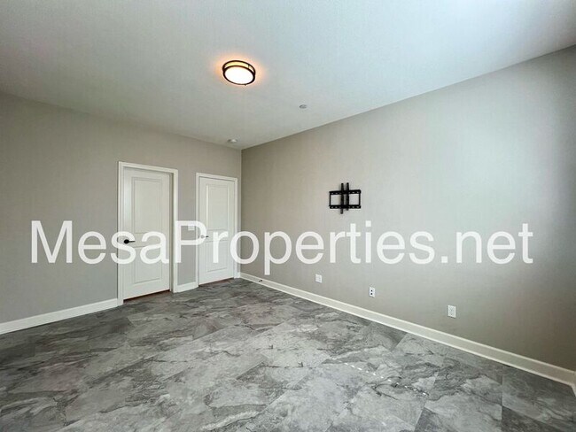 Building Photo - 3880 S Oasis Paseo