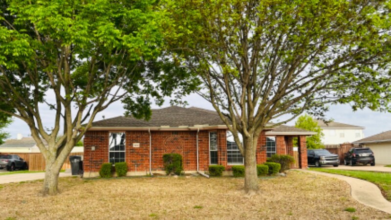 Building Photo - 1013 Chesterfield Dr