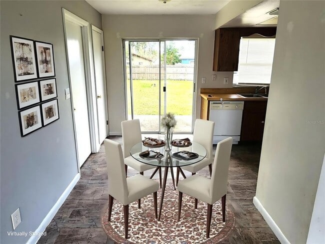 Building Photo - 904 Emma St