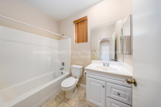 Building Photo - 2985 Breezy Meadow Cir