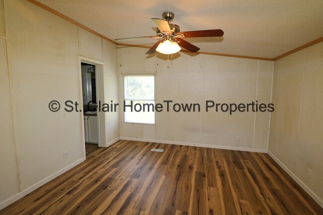 Building Photo - Large Home