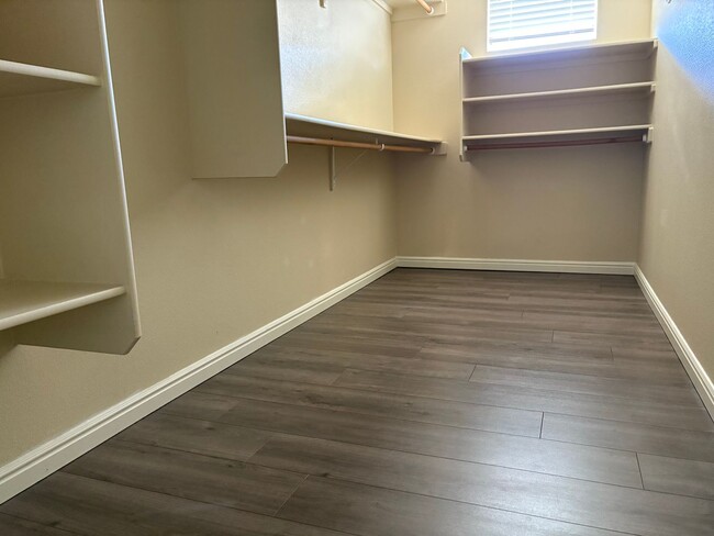 Building Photo - "Luxury Living: Stunning home with marble counter tops & Fireplace!"