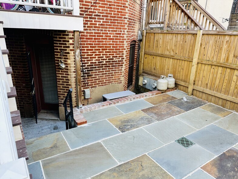 Building Photo - 2006 15th St NW