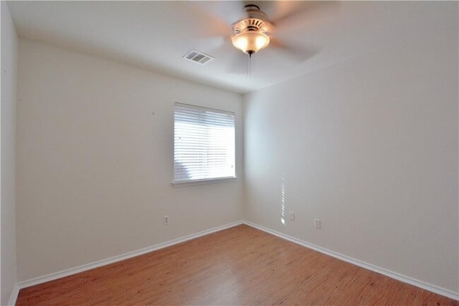 Building Photo - 1520 Darjeeling Dr